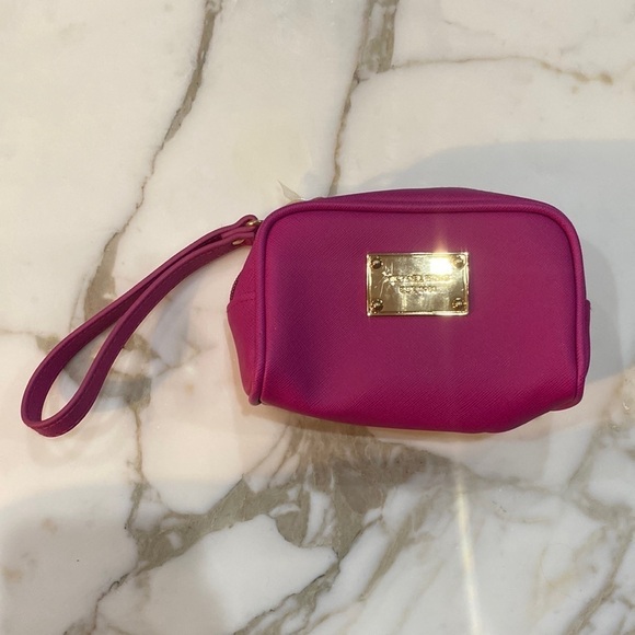 NWOT Michael Kors wristlet - Picture 1 of 5